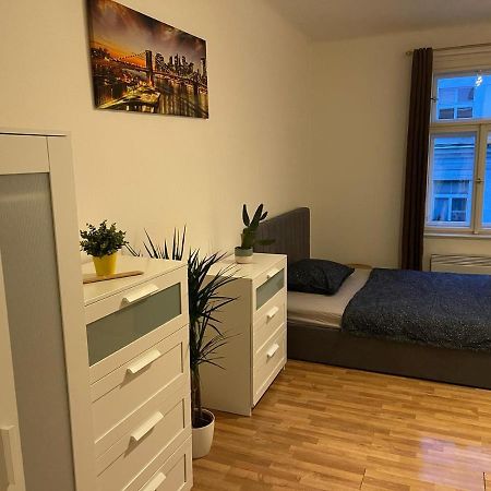 פראג Sunlit Apartment Close To City Center מראה חיצוני תמונה