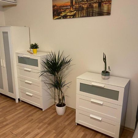 פראג Sunlit Apartment Close To City Center מראה חיצוני תמונה
