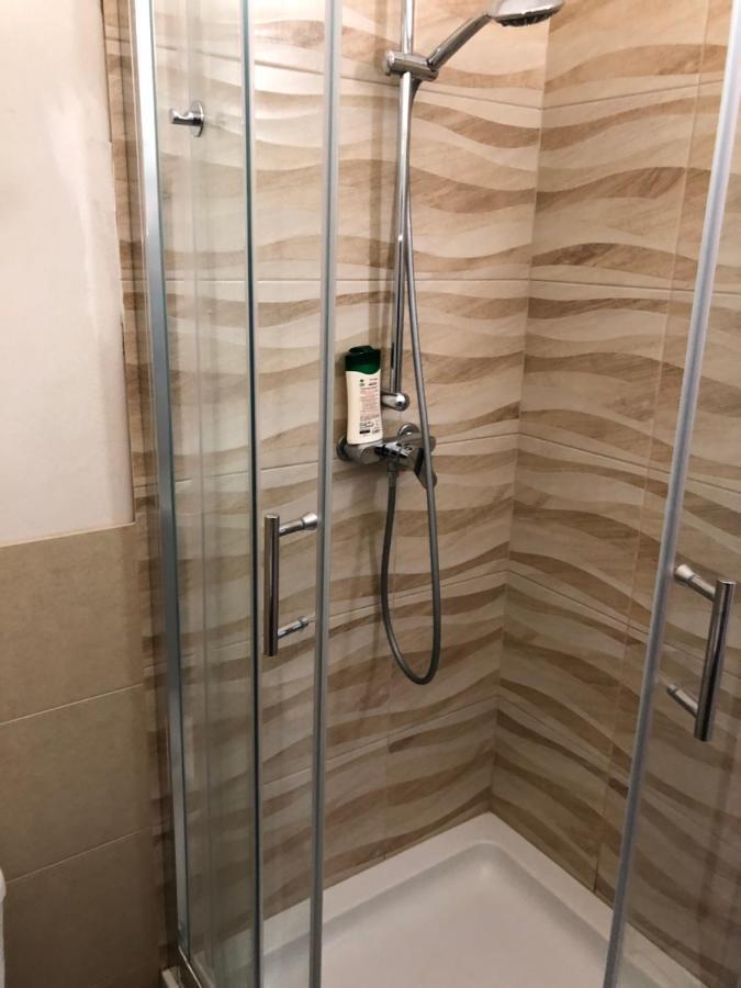 פראג Sunlit Apartment Close To City Center מראה חיצוני תמונה